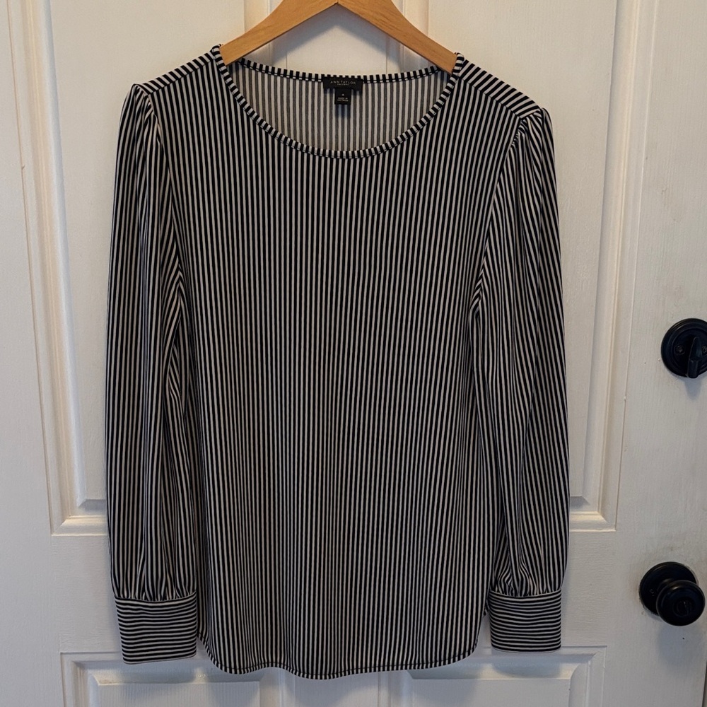 Ladies Ann Taylor Factory Monochrome Striped Top size M